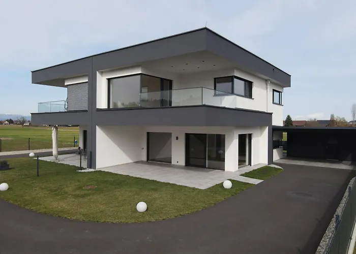 Luxus-Villa In Idyllischer Lage