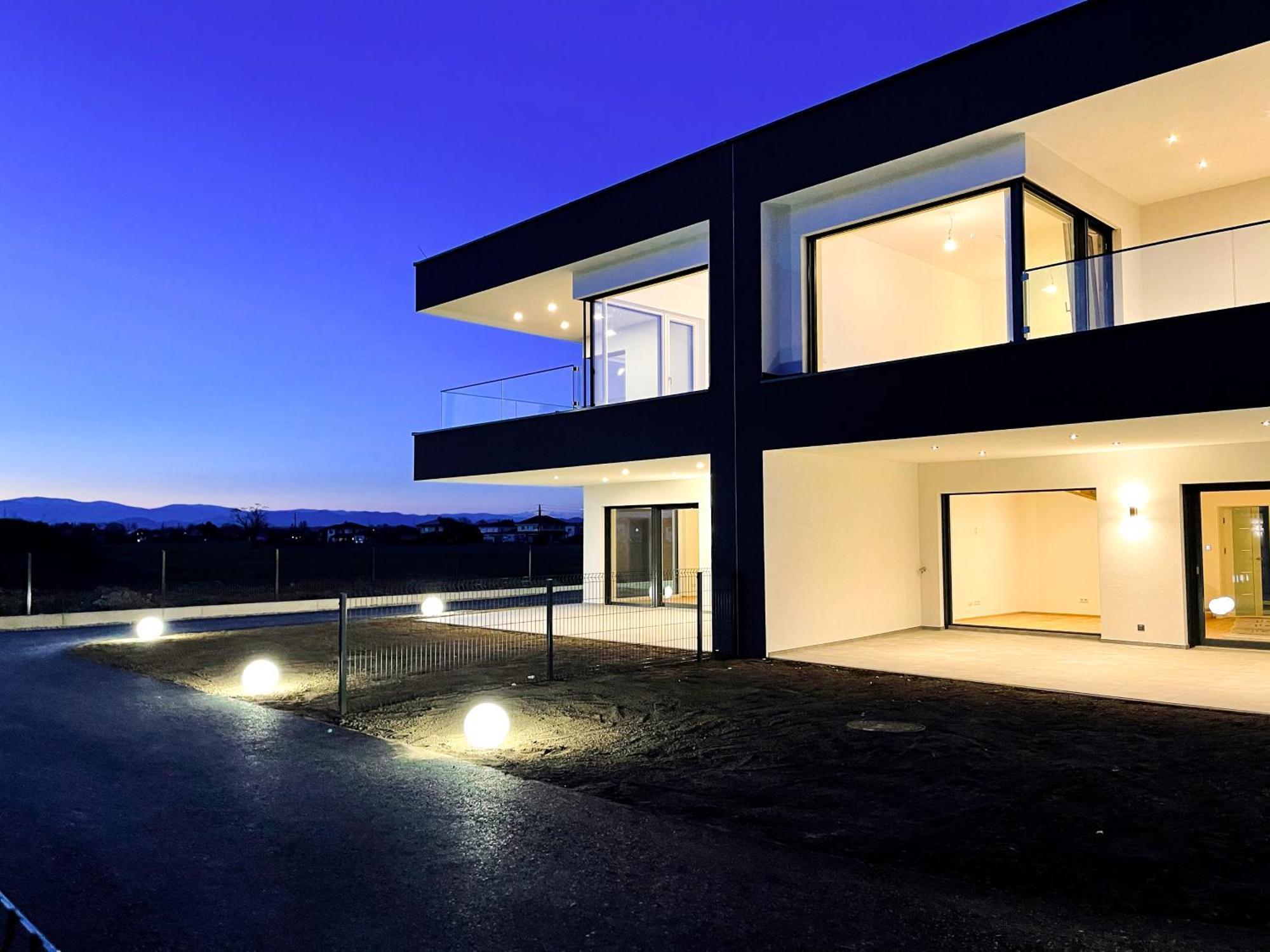 Luxus-villa In Idyllischer Lage Villa *